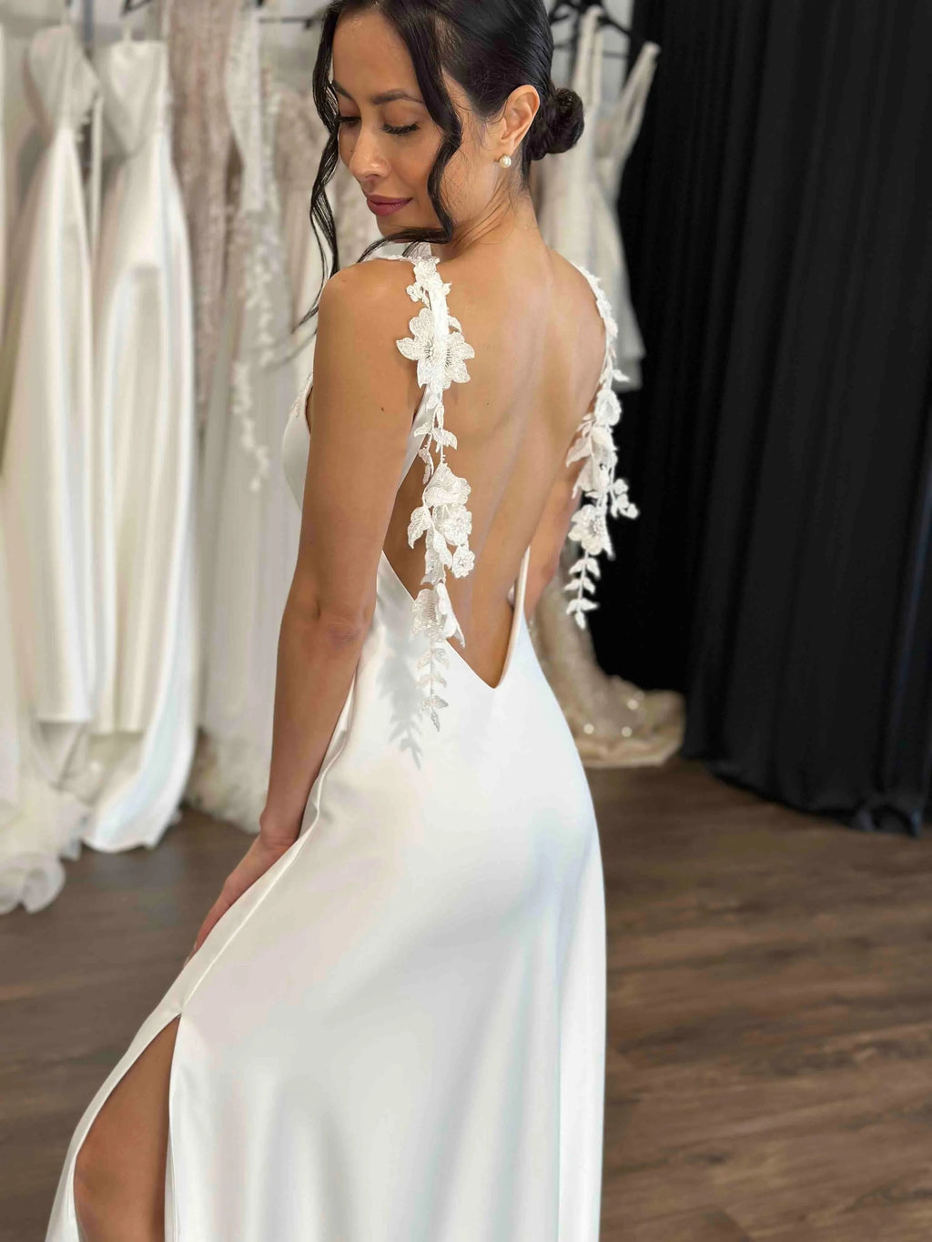 Floor Lenght with V-Neckline Wedding Dress Vestido De Novia Satin Simple Skirt Bow Court Train Dress Bridal Gown