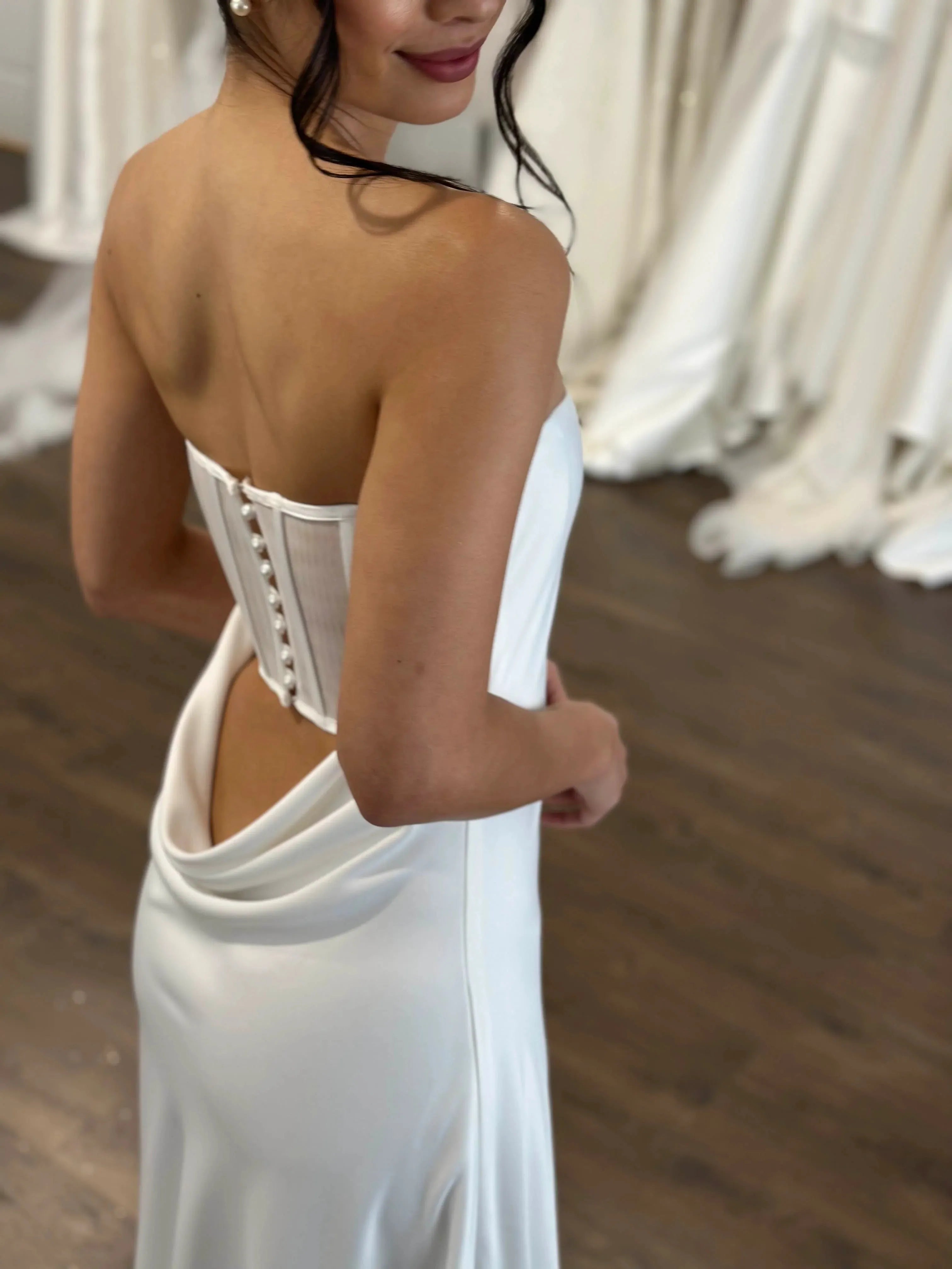 Simple Strapless Straight Neckline Wedding Dress Vestido De Novia Satin Skirt Bow Court Train Dress Bridal Gown