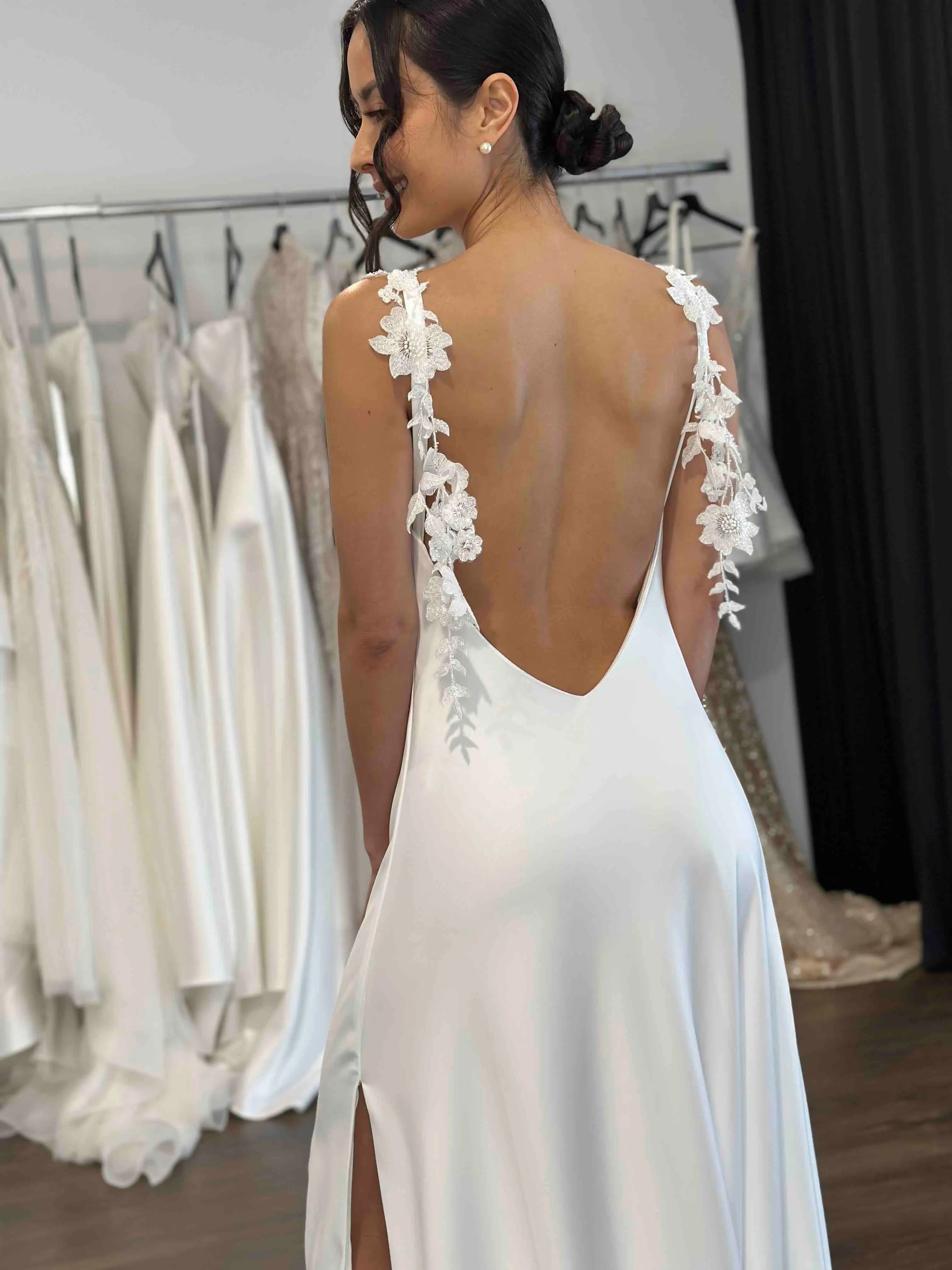 Floor Lenght with V-Neckline Wedding Dress Vestido De Novia Satin Simple Skirt Bow Court Train Dress Bridal Gown
