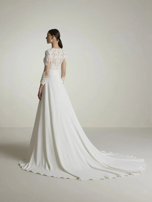 A-Line Wedding Dress with V Neck with Three Quarter Sleeves in Crepe Bow Satin Court Train Sleeves Bridal Gowns White Satin Mermaid Modern Princess Vestido De Novia